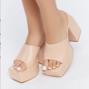 NEW Slip on chunky platform nude heels (Size 9)